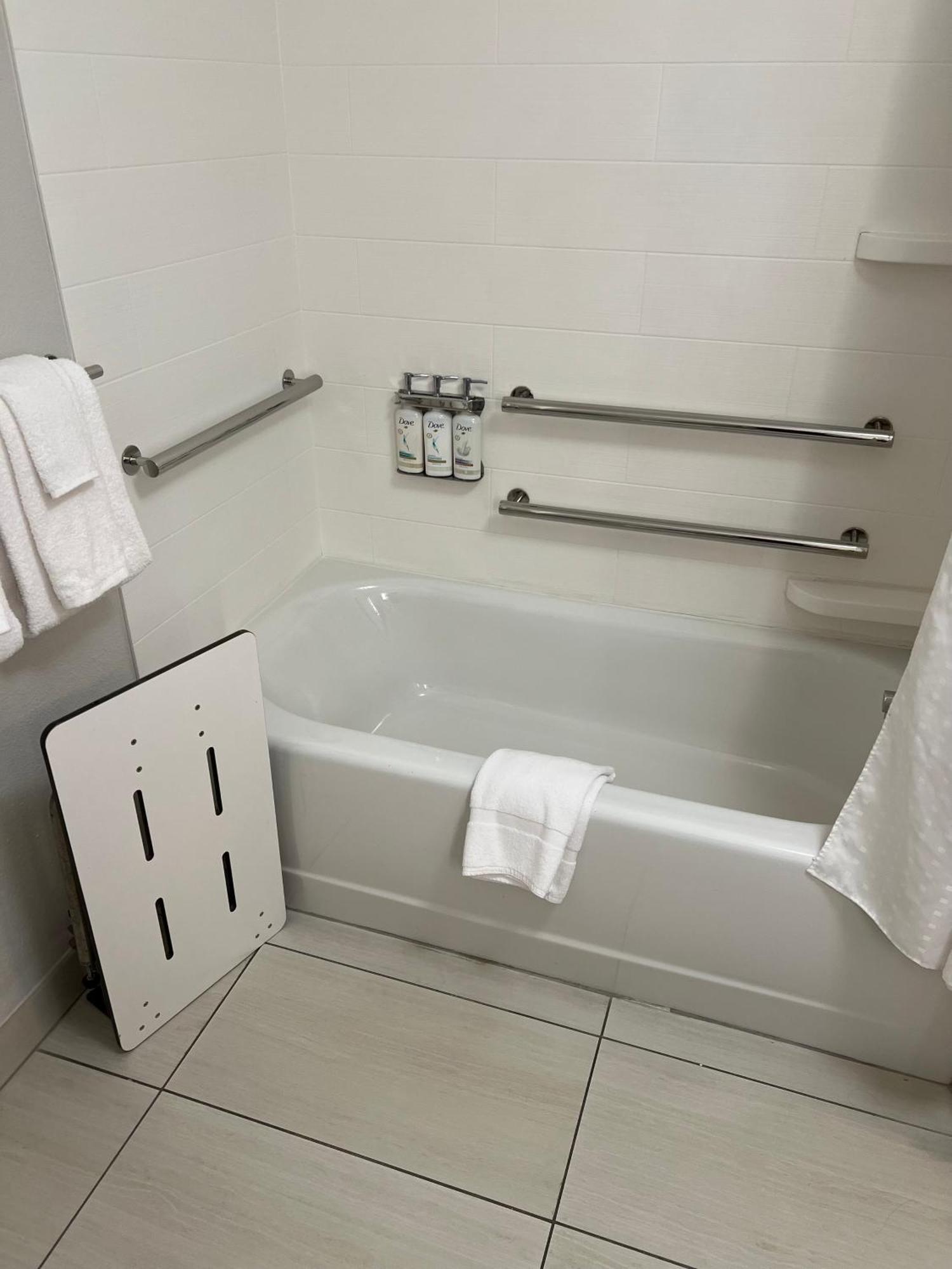 Holiday Inn Express & Suites Mobile - University Area By Ihg מראה חיצוני תמונה