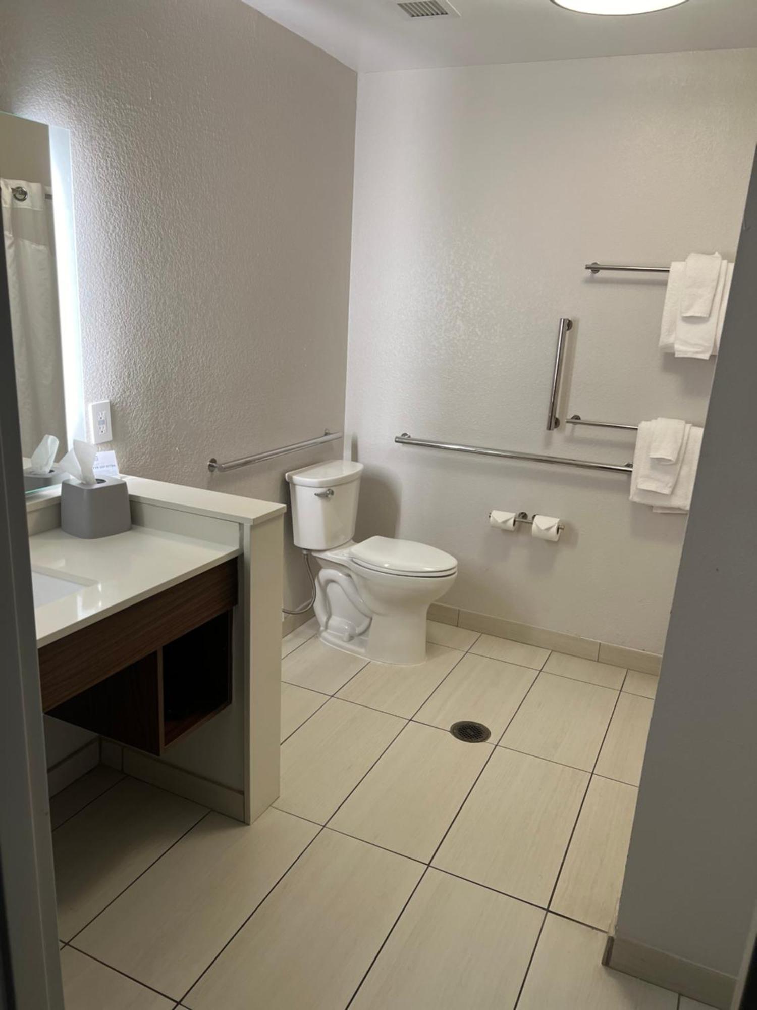 Holiday Inn Express & Suites Mobile - University Area By Ihg מראה חיצוני תמונה