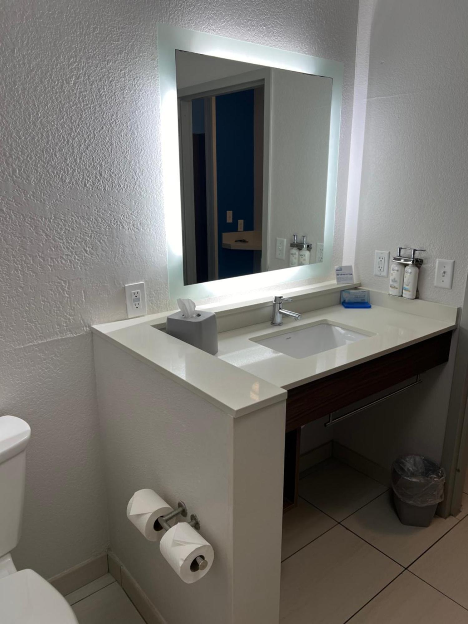 Holiday Inn Express & Suites Mobile - University Area By Ihg מראה חיצוני תמונה