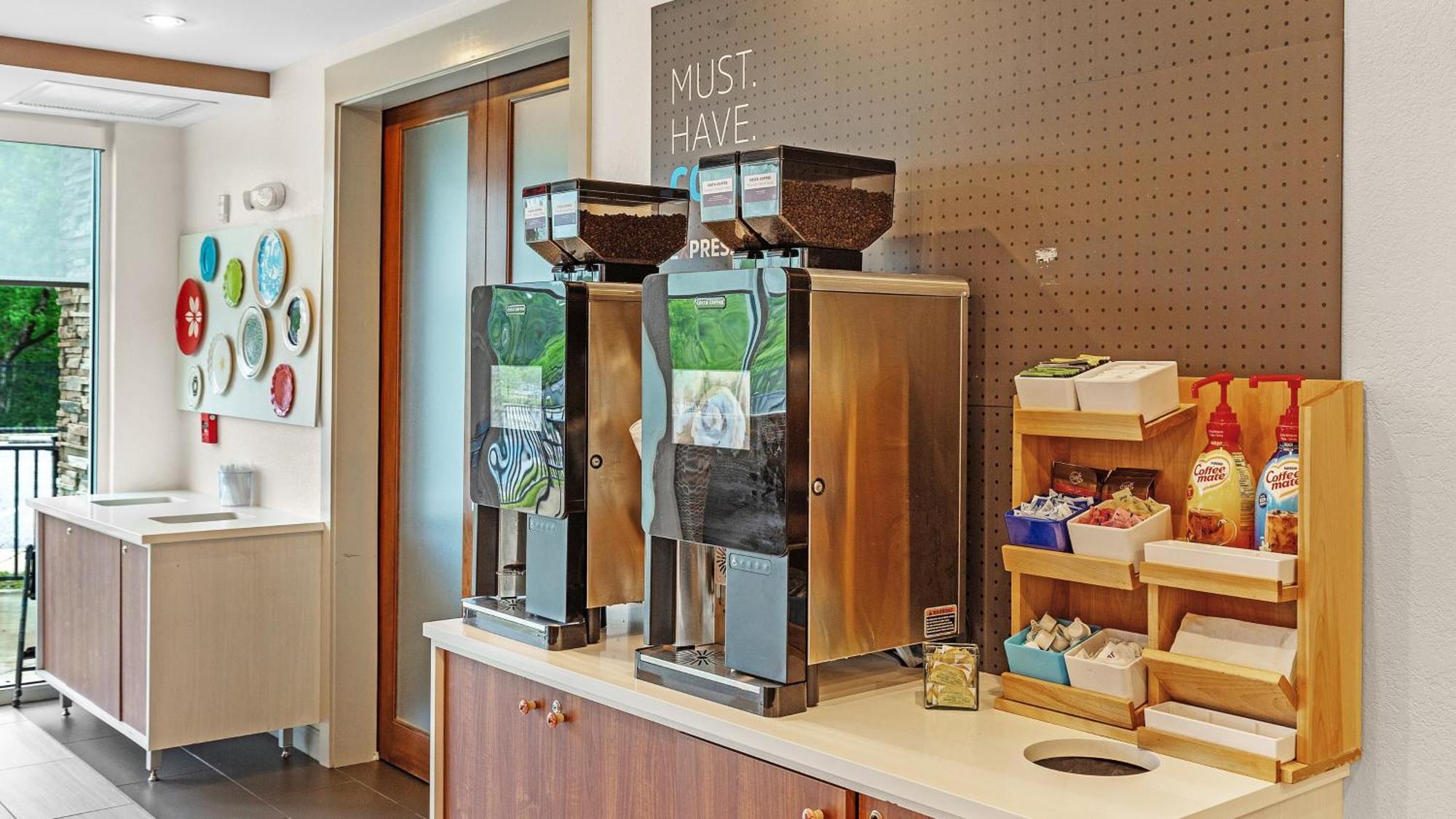Holiday Inn Express & Suites Mobile - University Area By Ihg מראה חיצוני תמונה
